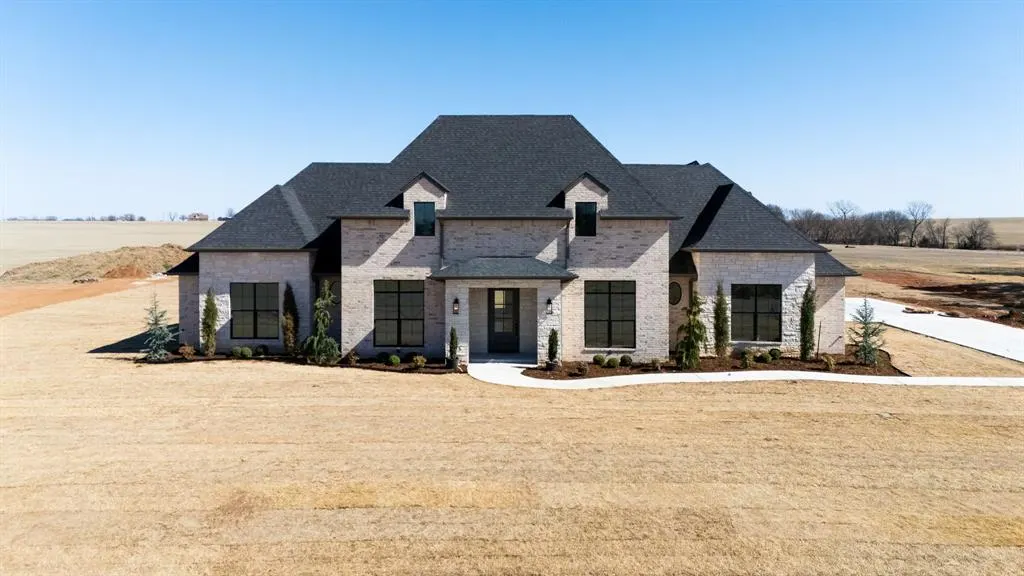 Photo 3 — 2439 Friend Circle, Chickasha, OK 73018
