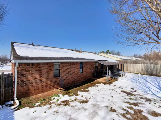 Photo 3 — 1605 Fieldstone Lane, Tecumseh, OK 74873