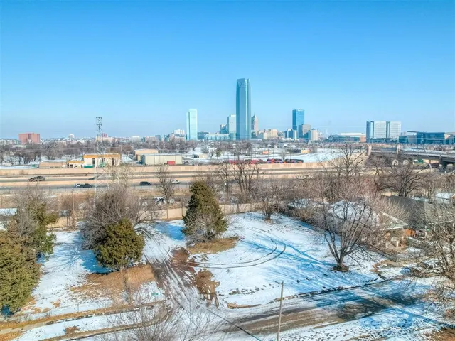 Photo 2 — 543 SW 10th Street, Oklahoma City, OK 73109