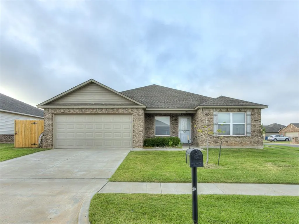Photo 2 — 1865 Jack Rabbit Lane, El Reno, OK 73036