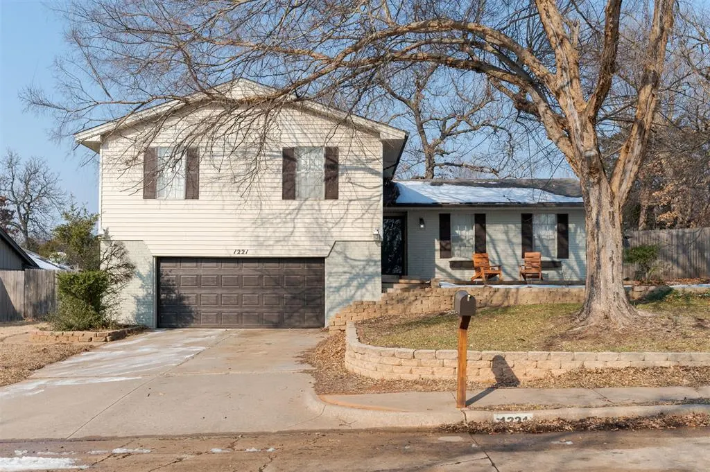 Front exterior — 1221 Briarwood Drive, Edmond, OK 73034