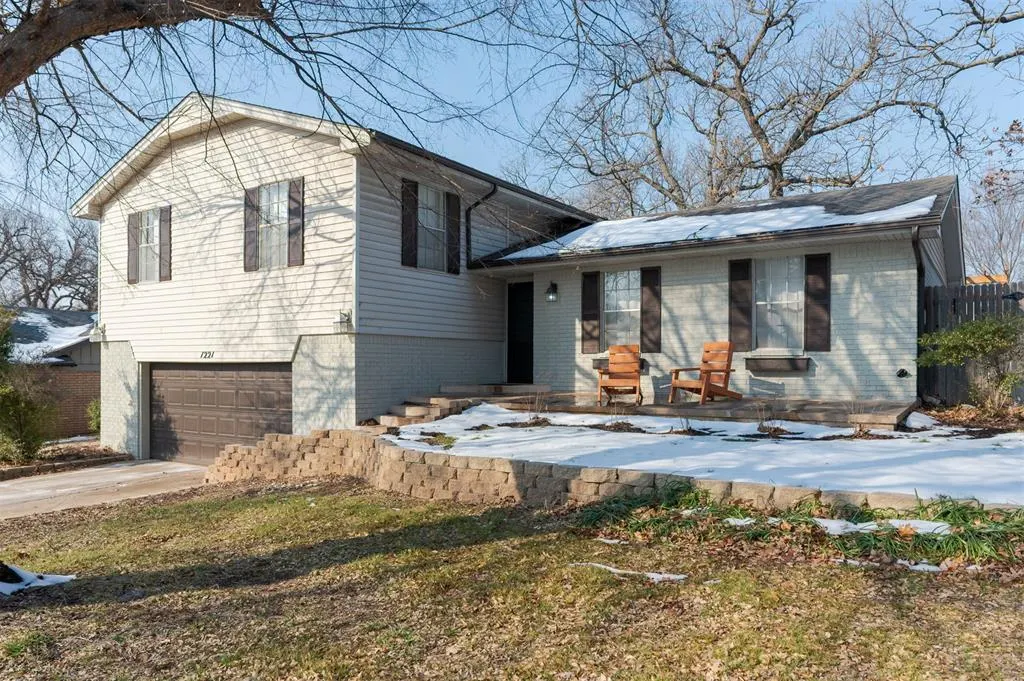 Photo 2 — 1221 Briarwood Drive, Edmond, OK 73034