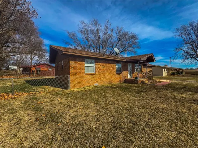 Photo 2 — 25025 100th Street, Maysville, OK 73057