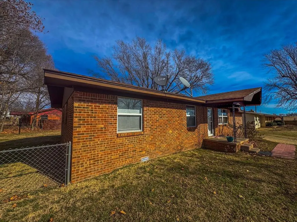 Photo 3 — 25025 100th Street, Maysville, OK 73057