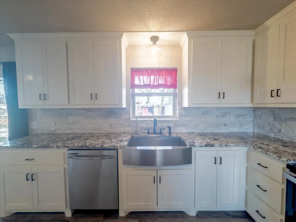 Photo 10 — 25025 100th Street, Maysville, OK 73057