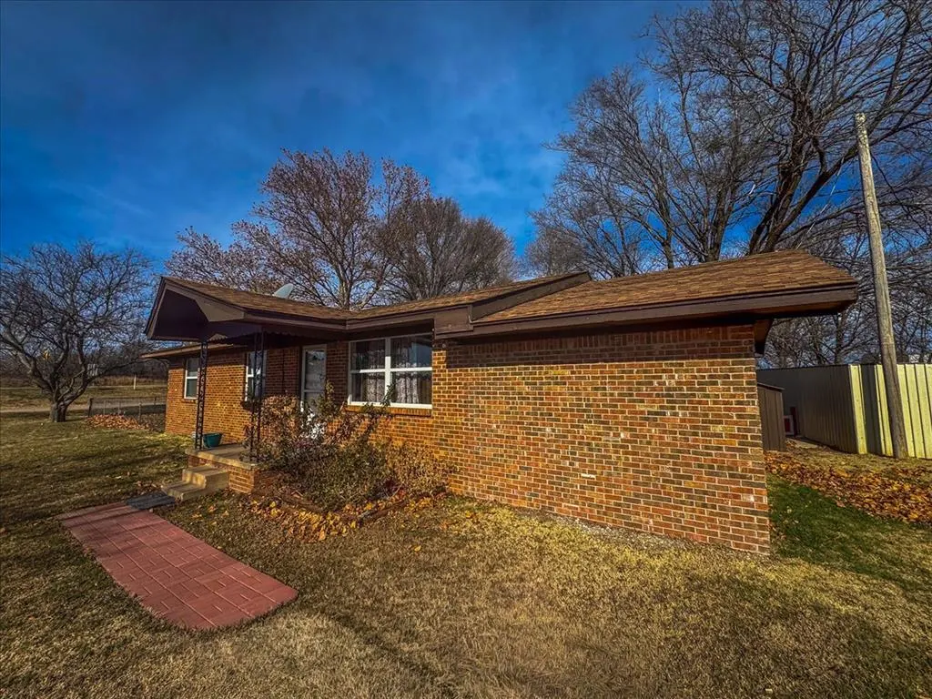 Photo 32 — 25025 100th Street, Maysville, OK 73057