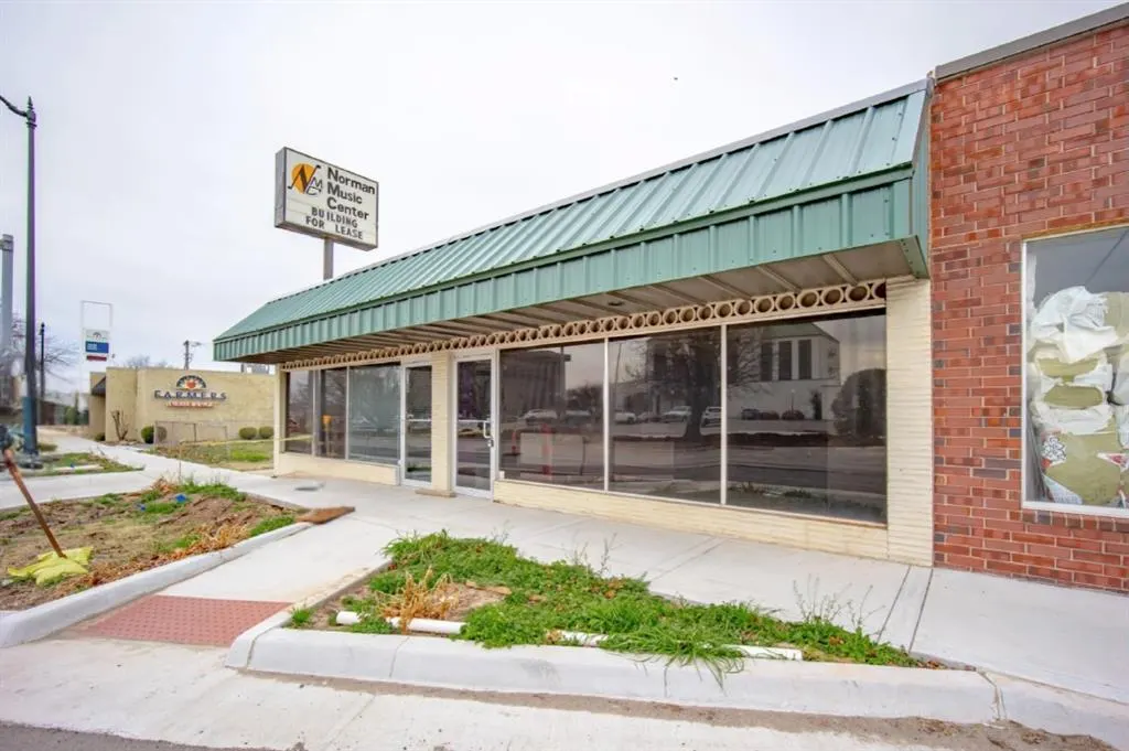 Photo 3 — 317 W Gray Street, Norman, OK 73069