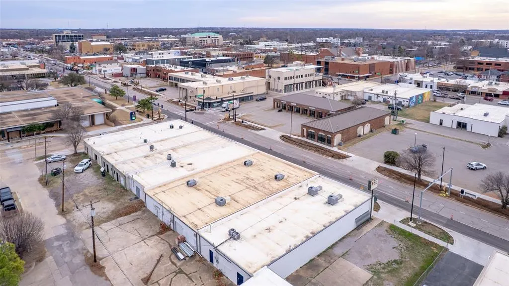 Photo 21 — 317 W Gray Street, Norman, OK 73069