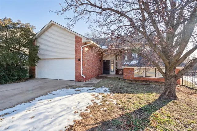 Photo 2 — 11608 Kings Circle, Oklahoma City, OK 73162