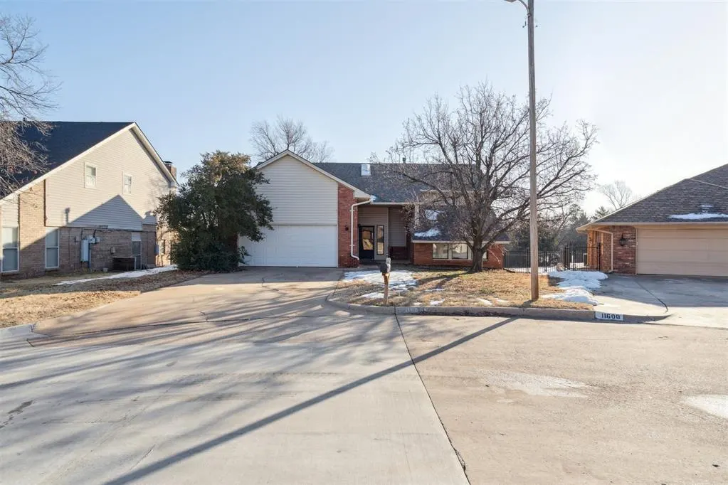 Photo 3 — 11608 Kings Circle, Oklahoma City, OK 73162