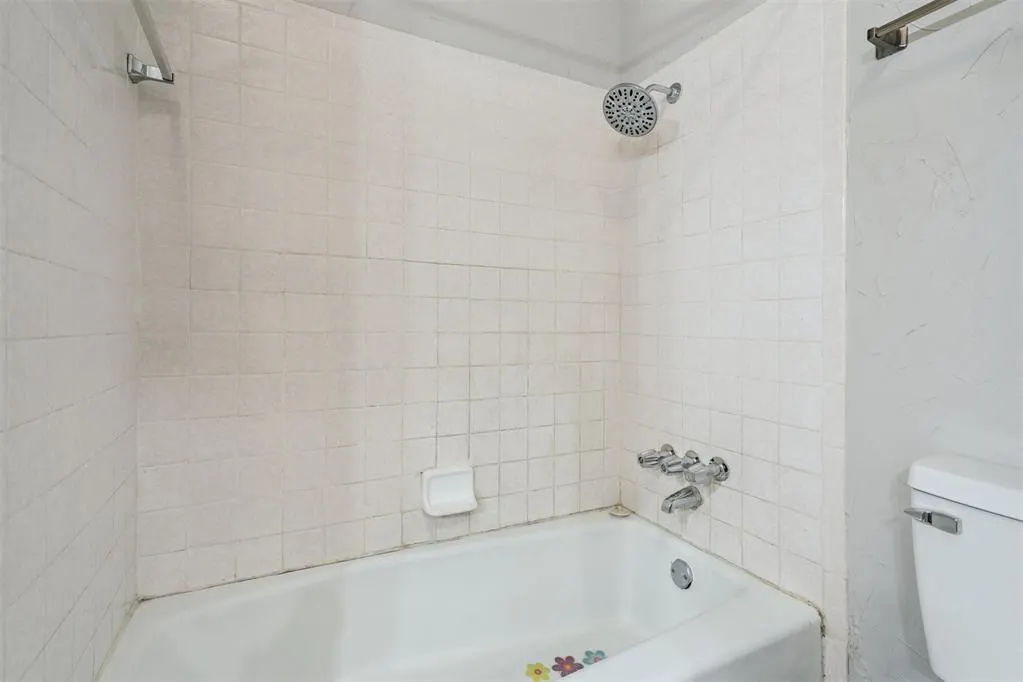 Photo 16 — 11608 Kings Circle, Oklahoma City, OK 73162
