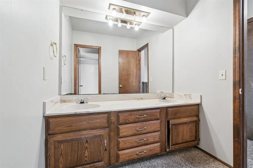 Photo 21 — 11608 Kings Circle, Oklahoma City, OK 73162