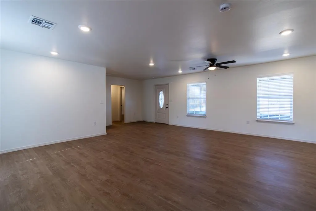 Photo 4 — 4408 E Reno Avenue, Oklahoma City, OK 73117