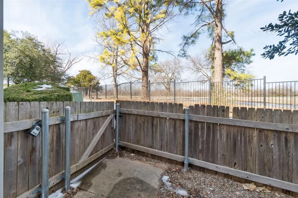Photo 5 — 821 Cardinal Creek Boulevard 821, Norman, OK 73072