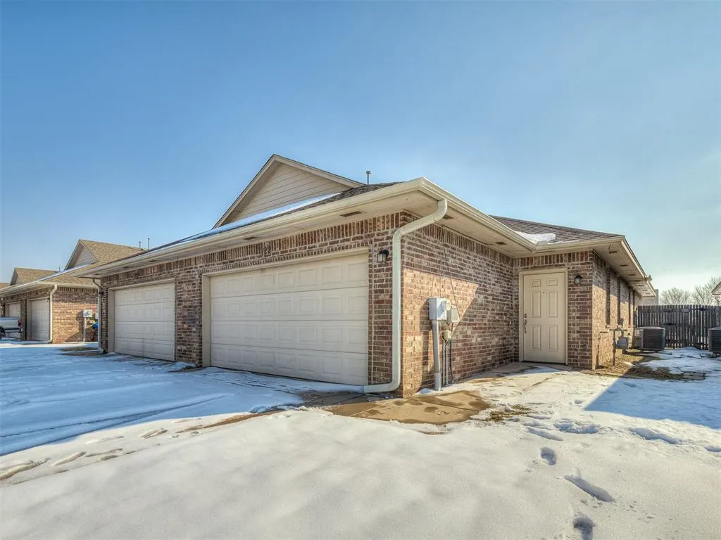 Photo 2 — 122 Ashley Drive 120 & 122, Edmond, OK 73003