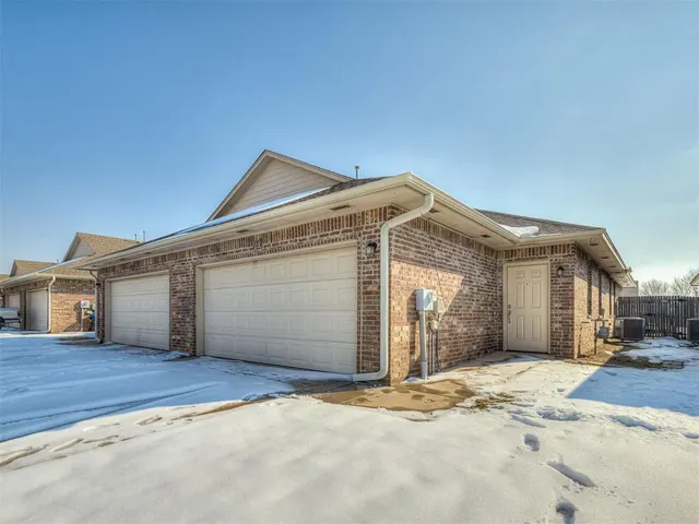 Photo 2 — 122 Ashley Drive 120 & 122, Edmond, OK 73003