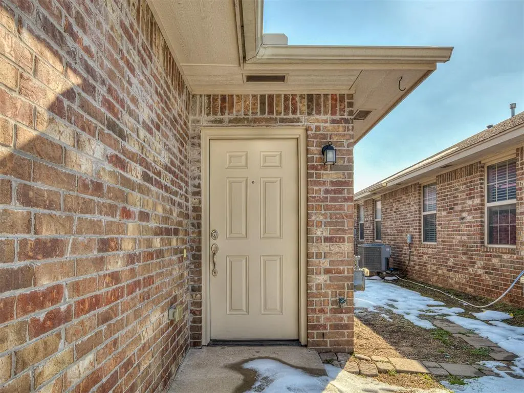 Photo 3 — 122 Ashley Drive 120 & 122, Edmond, OK 73003