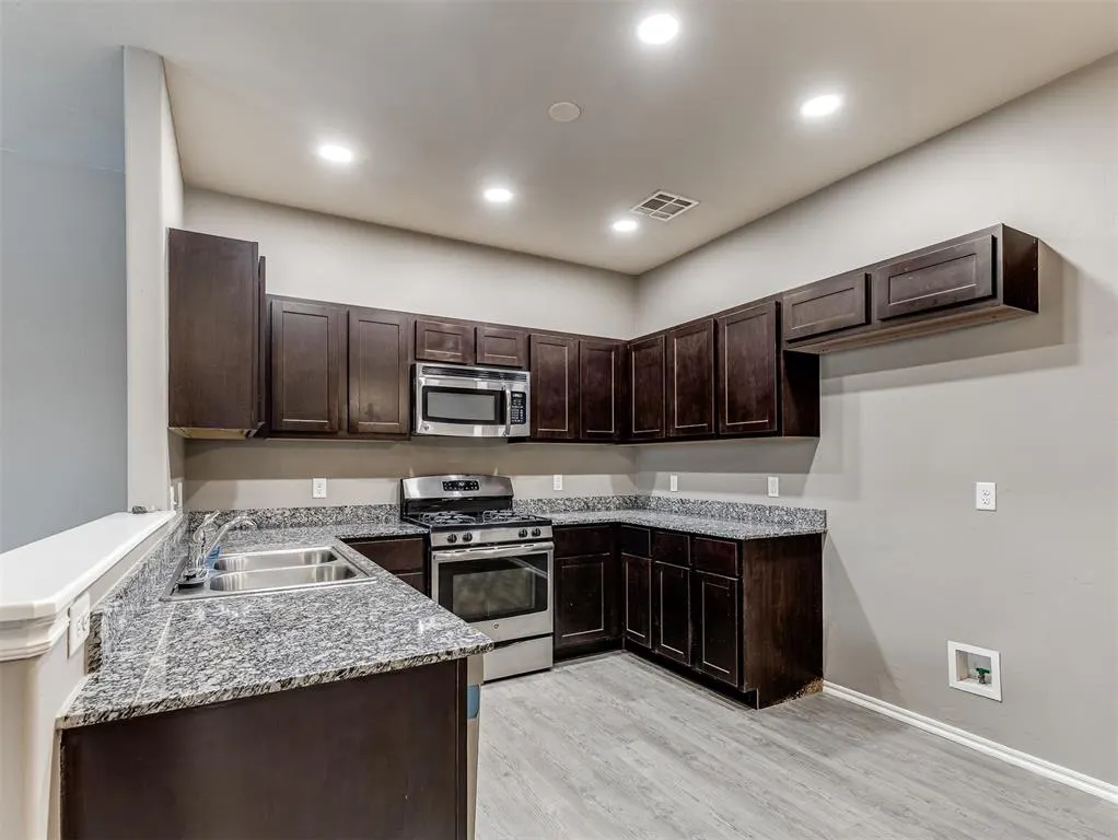 Photo 11 — 122 Ashley Drive 120 & 122, Edmond, OK 73003