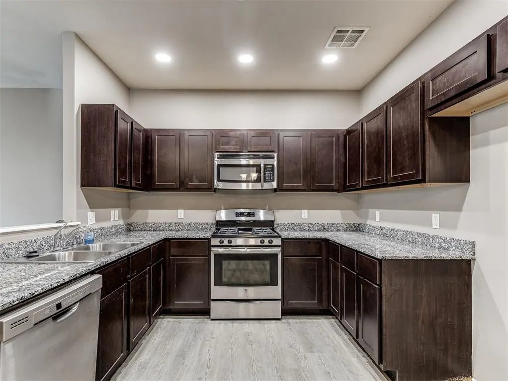 Photo 12 — 122 Ashley Drive 120 & 122, Edmond, OK 73003