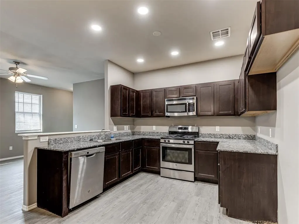 Photo 13 — 122 Ashley Drive 120 & 122, Edmond, OK 73003