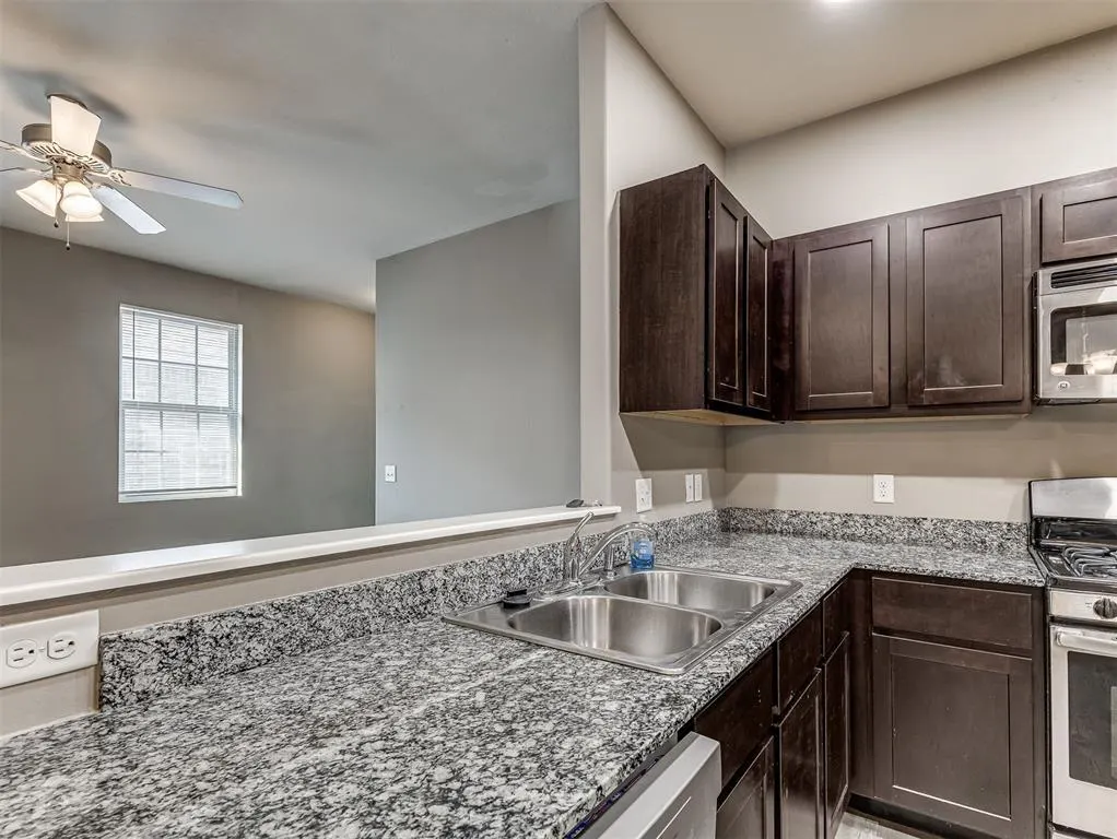 Photo 14 — 122 Ashley Drive 120 & 122, Edmond, OK 73003