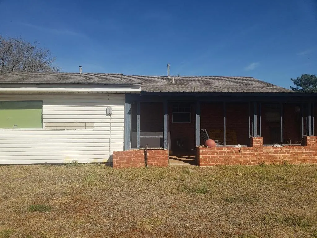 Photo 2 — 1313 SW INIS Street, Altus, OK 73521