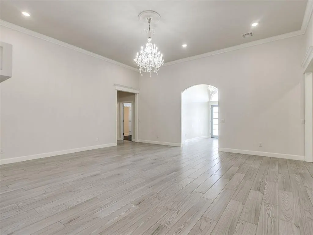 Photo 8 — 10917 Oaksplinter Lane, Oklahoma City, OK 73173