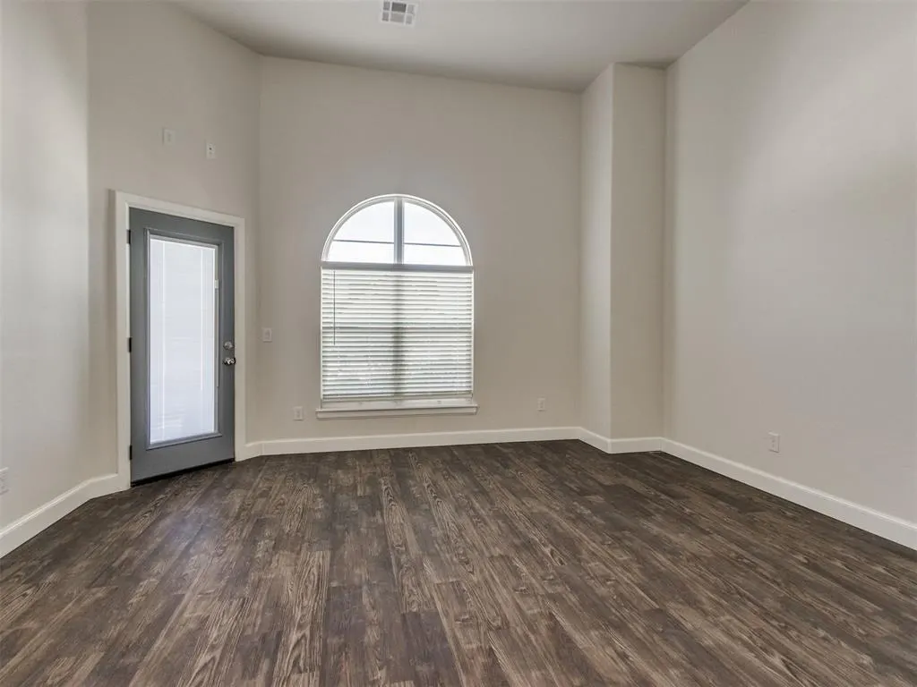 Photo 10 — 10917 Oaksplinter Lane, Oklahoma City, OK 73173