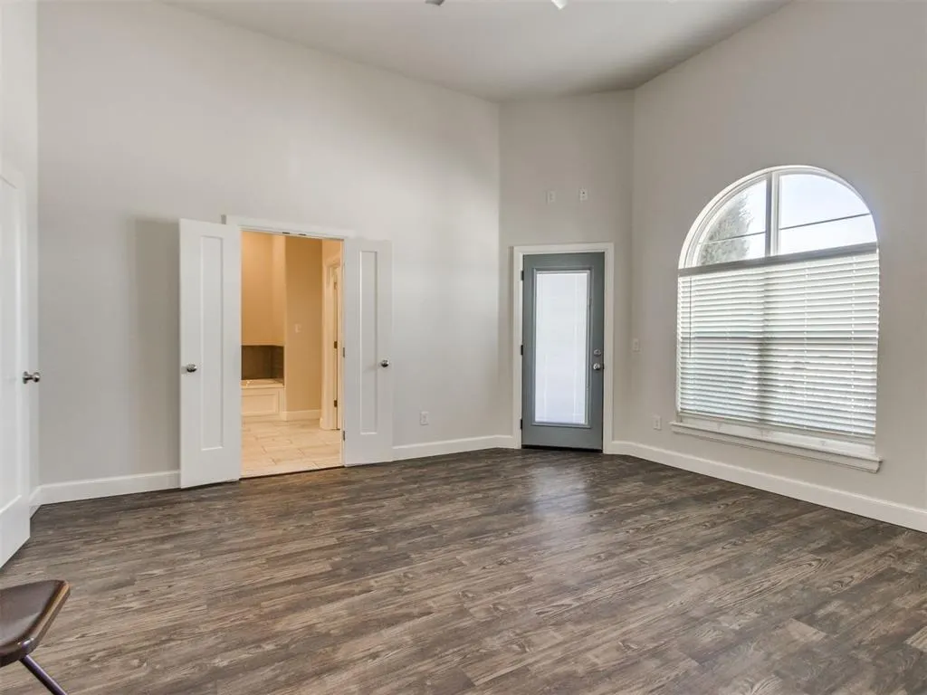 Photo 11 — 10917 Oaksplinter Lane, Oklahoma City, OK 73173