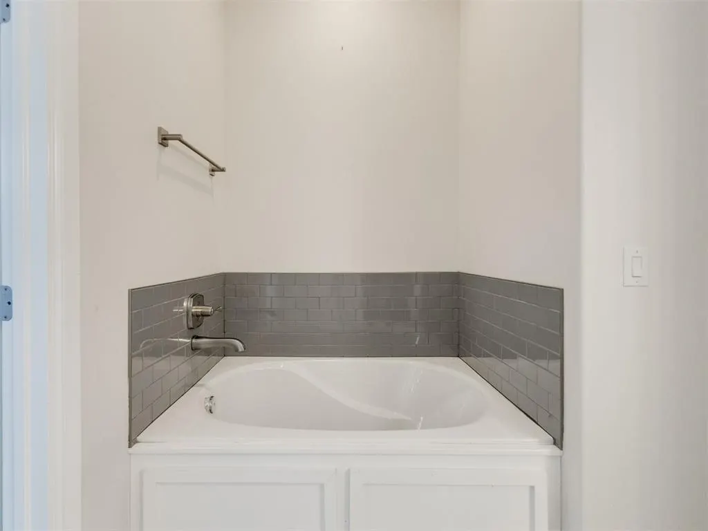Photo 21 — 10917 Oaksplinter Lane, Oklahoma City, OK 73173