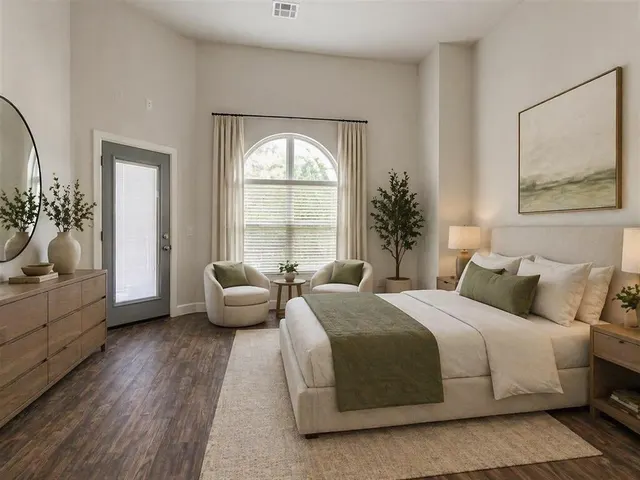 Photo 6 — 10917 Oaksplinter Lane, Oklahoma City, OK 73173
