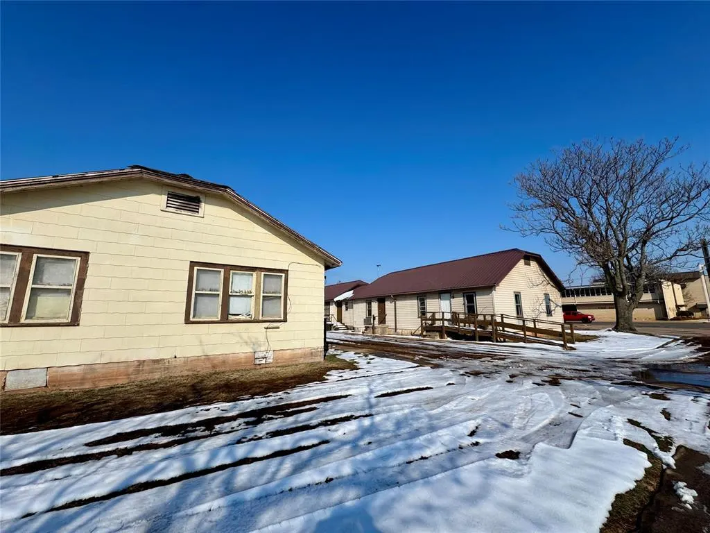 Photo 8 — 408 W Colorado Avenue, Chickasha, OK 73018
