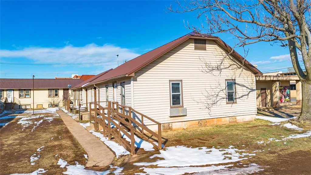 Photo 19 — 408 W Colorado Avenue, Chickasha, OK 73018