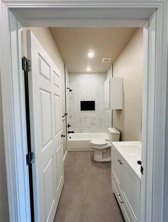 Photo 9 — 300 NW 122nd Street A, Oklahoma City, OK 73114