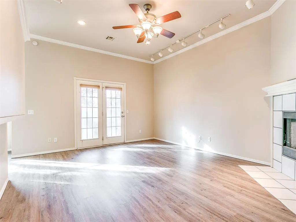 Photo 2 — 400 W 10th Street, Edmond, OK 73003