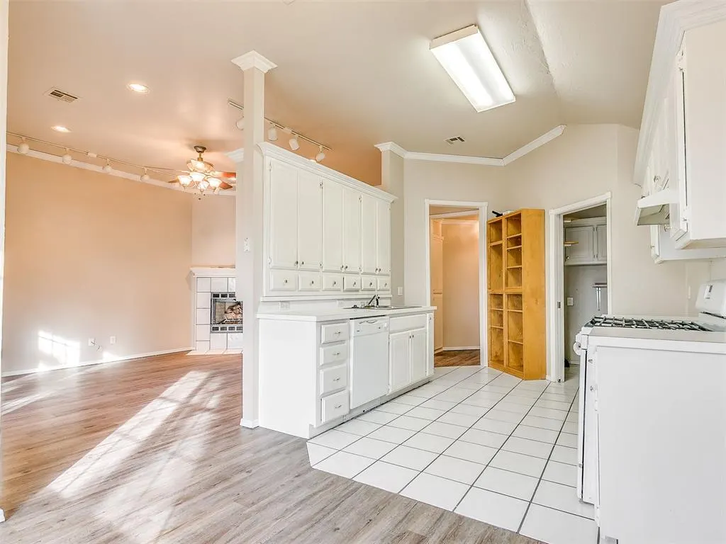 Photo 4 — 400 W 10th Street, Edmond, OK 73003