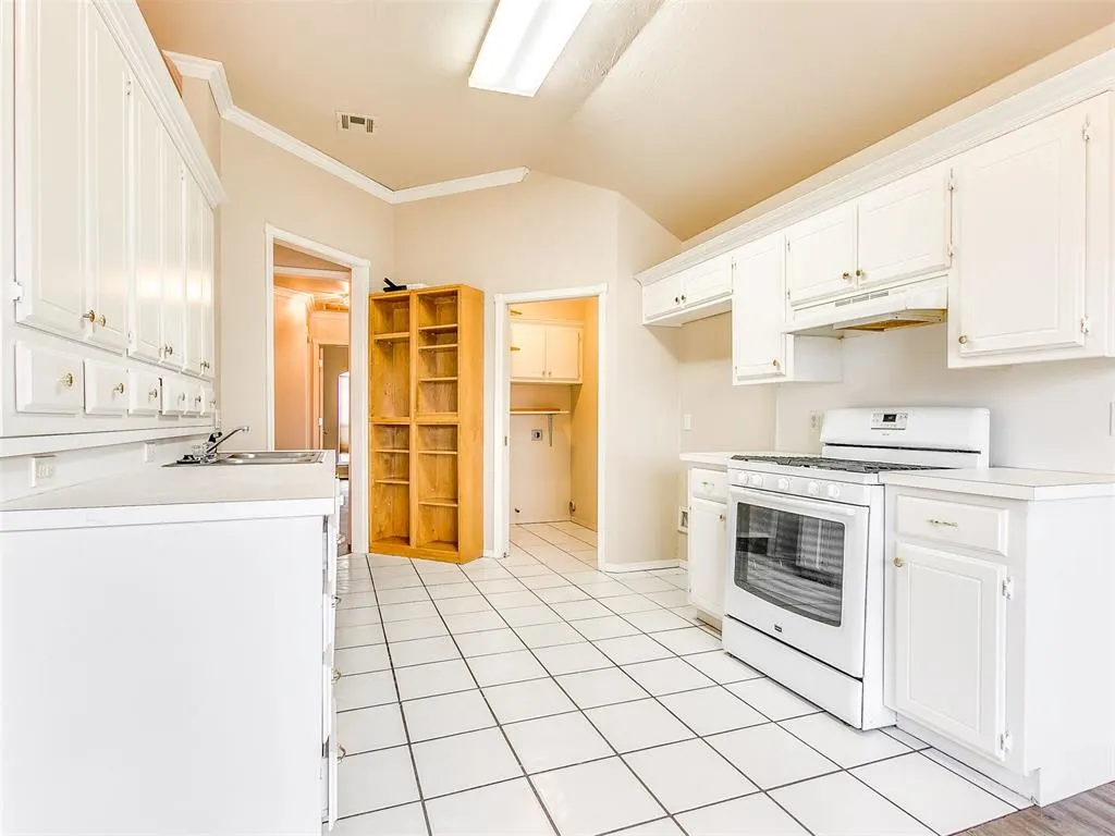 Photo 5 — 400 W 10th Street, Edmond, OK 73003