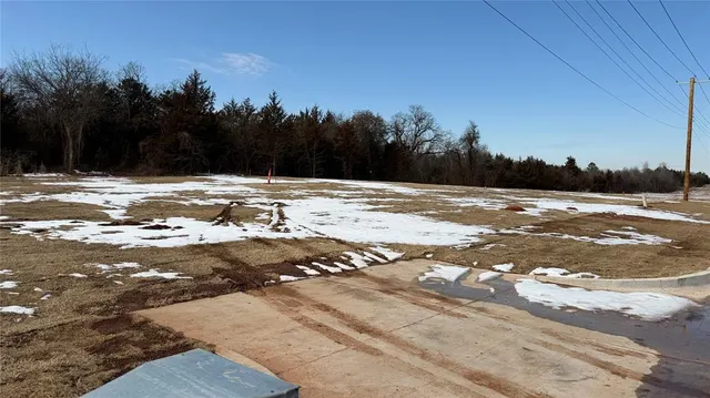 Photo 6 — 1915 N Avery Avenue, Nicoma Park, OK 73141