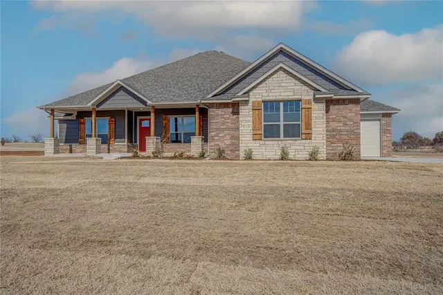 Photo 2 — 201 Meadowlark Lane, Blanchard, OK 73010