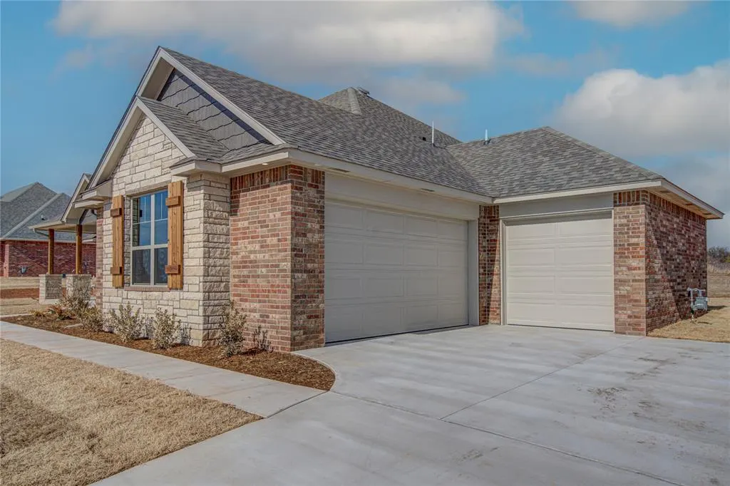 Photo 5 — 201 Meadowlark Lane, Blanchard, OK 73010