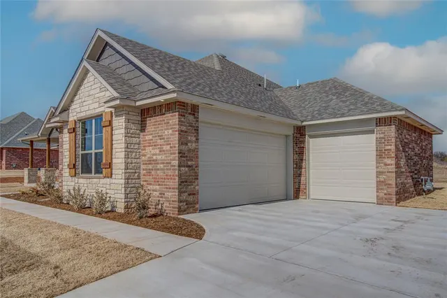 Photo 5 — 201 Meadowlark Lane, Blanchard, OK 73010