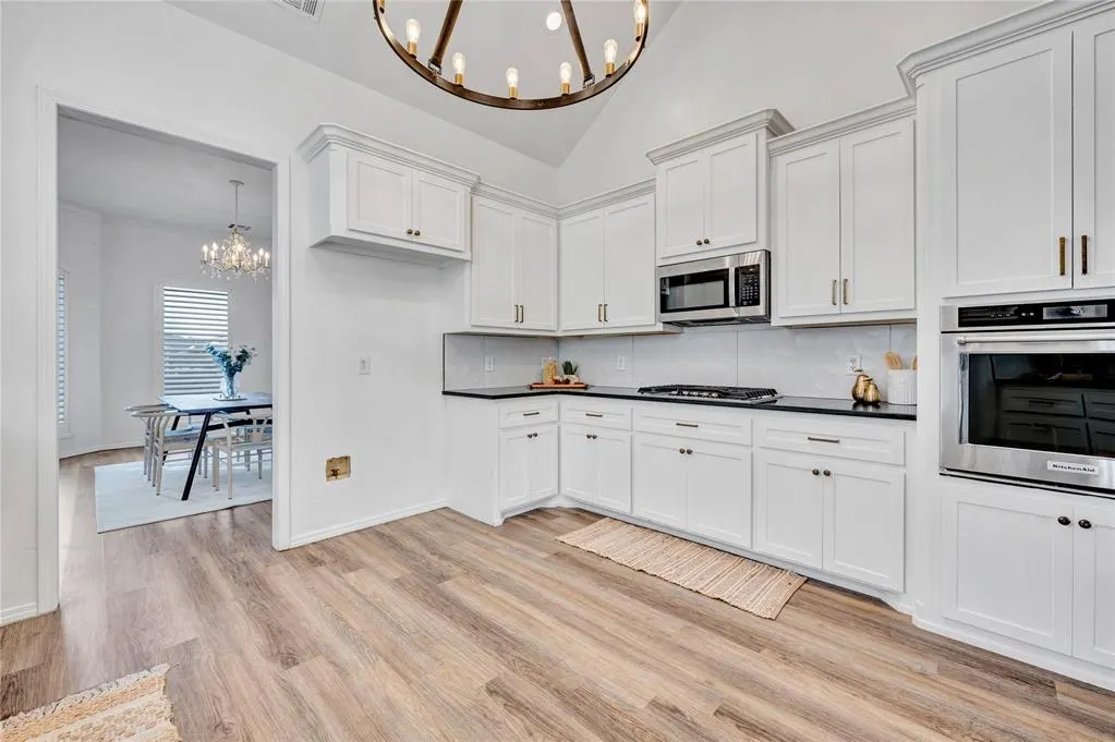 Photo 11 — 2416 Kingsley Lane, Oklahoma City, OK 73128