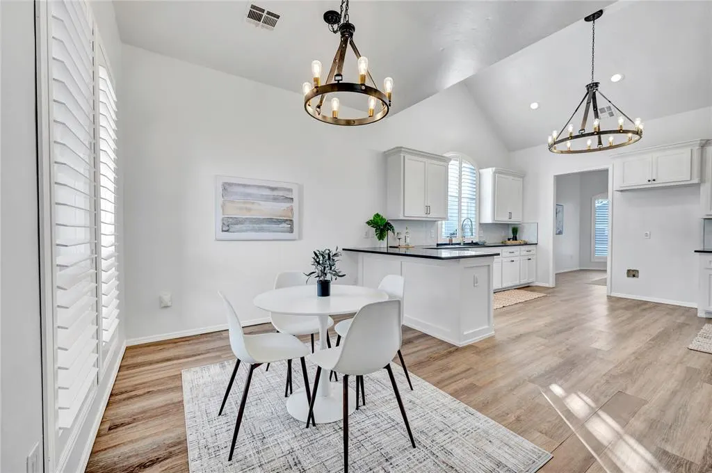 Photo 13 — 2416 Kingsley Lane, Oklahoma City, OK 73128