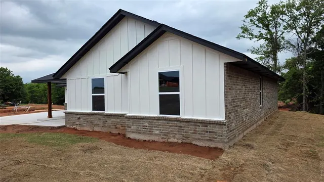 Photo 2 — 2075 County St 2971, Blanchard, OK 73010