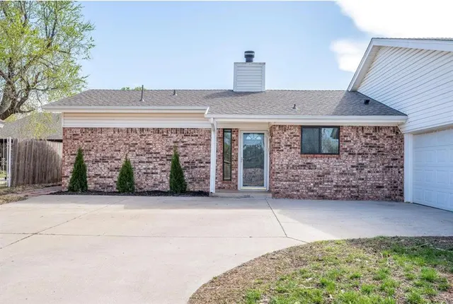 Photo 2 — 9322 Charwood Drive, Oklahoma City, OK 73139