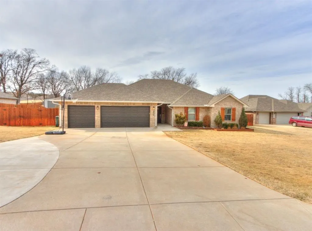 Photo 2 — 9571 Pastoral Drive, Guthrie, OK 73044