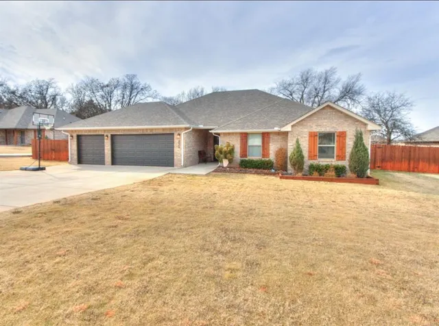 Photo 3 — 9571 Pastoral Drive, Guthrie, OK 73044