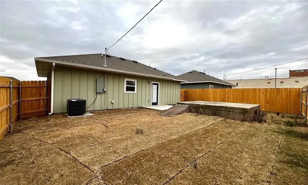 Photo 2 — 208 E Oklahoma, Blackwell, OK 74631