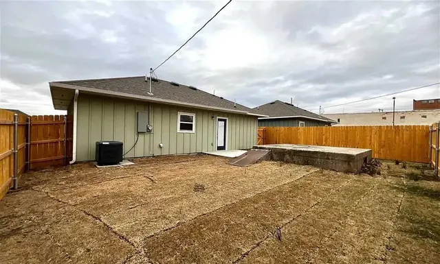 Photo 2 — 208 E Oklahoma, Blackwell, OK 74631