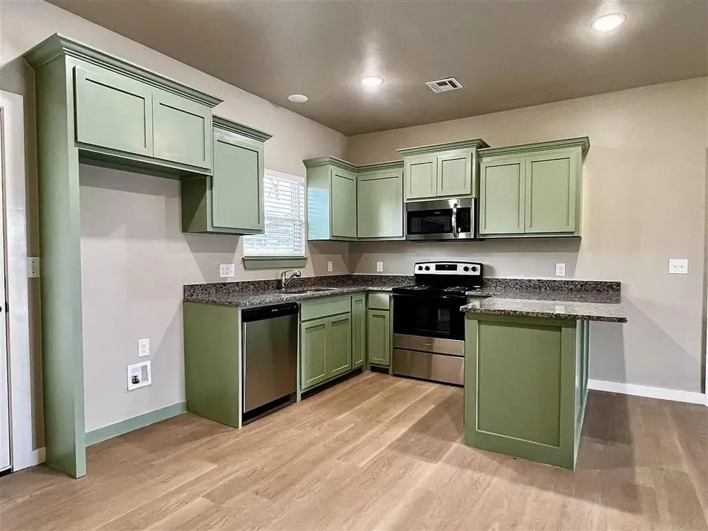 Photo 11 — 208 E Oklahoma, Blackwell, OK 74631